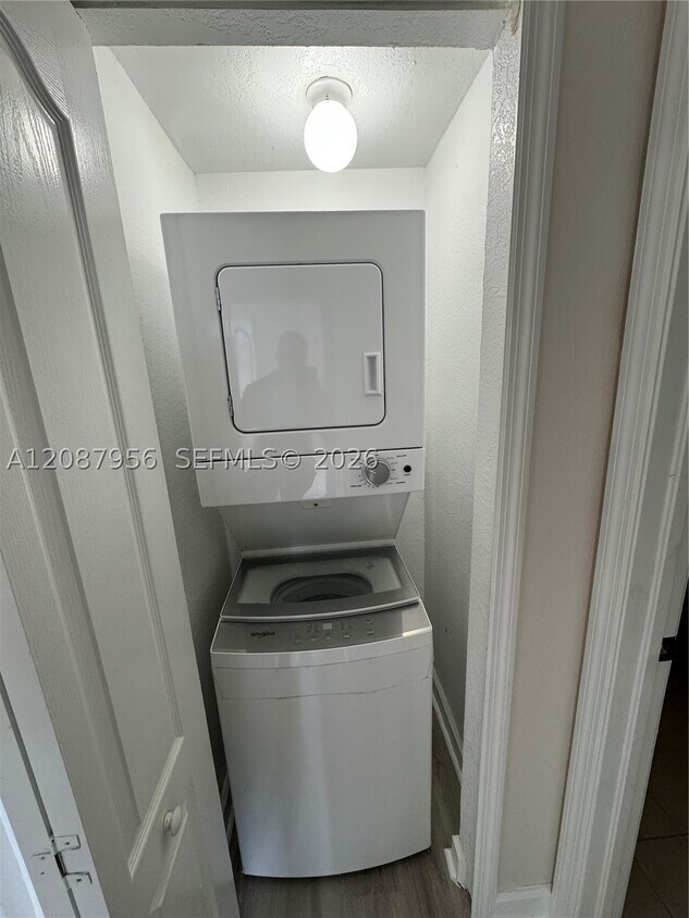 Foto del edificio - 1536 SE 25th St