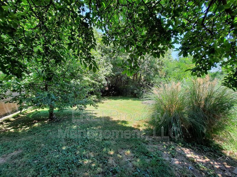 Building Photo - 1411 Homeview Dr