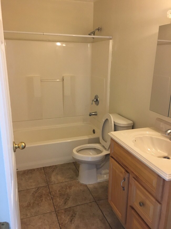 Foto del edificio - 3 bedroom townhouse Colearain