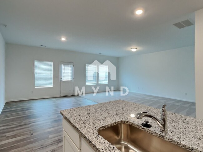 Building Photo - 2073 Boxwood Circle SE