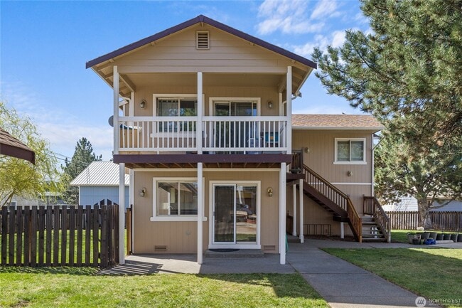 Top floor space in a quiet cul de sac - 502 E River Ave