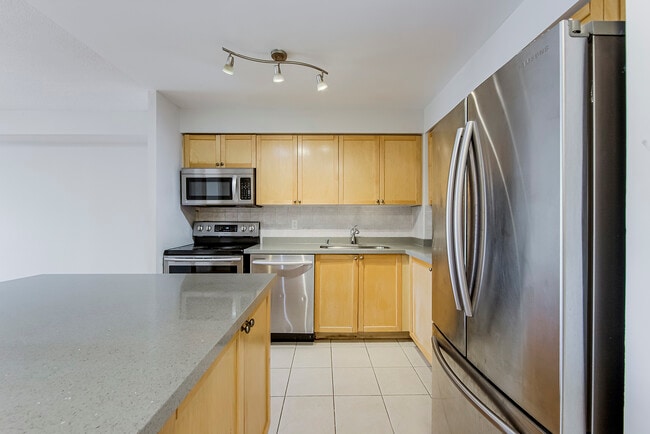Building Photo - 55-2055 Strathaven Dr