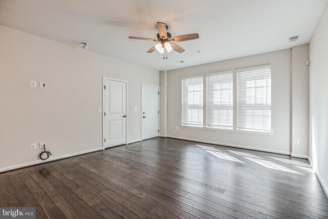 Building Photo - 7043 Darbey Knoll Dr