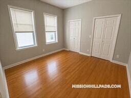 Foto del edificio - 301-305-305 Dudley St