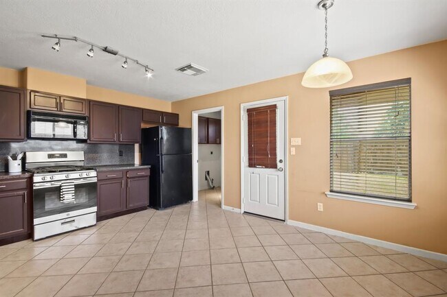 Building Photo - 15842 Sarasam Creek Ct