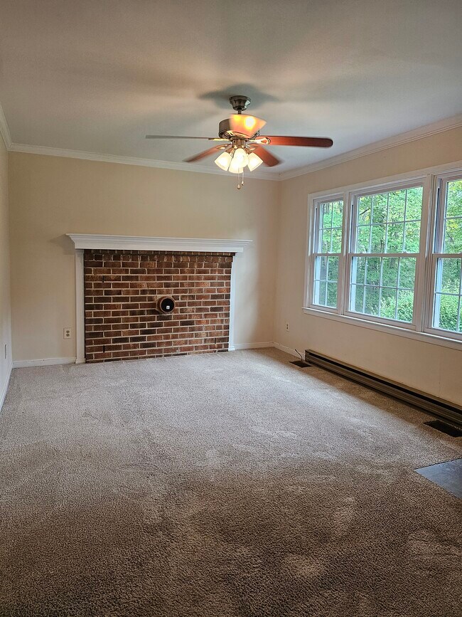 Foto del edificio - 4004 Shannon Hill Rd