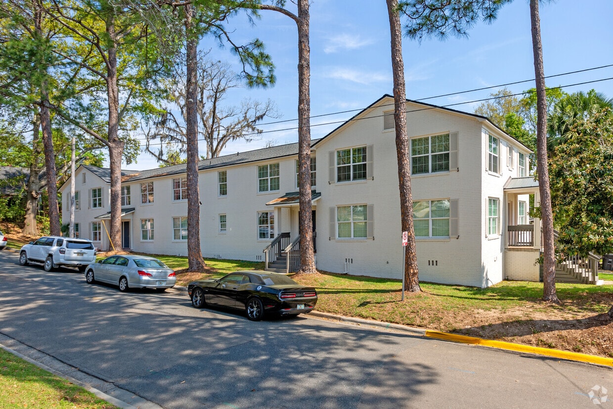 Primary Photo - 500 E College Ave