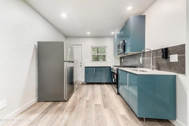 Foto del edificio - 231 E 16th St