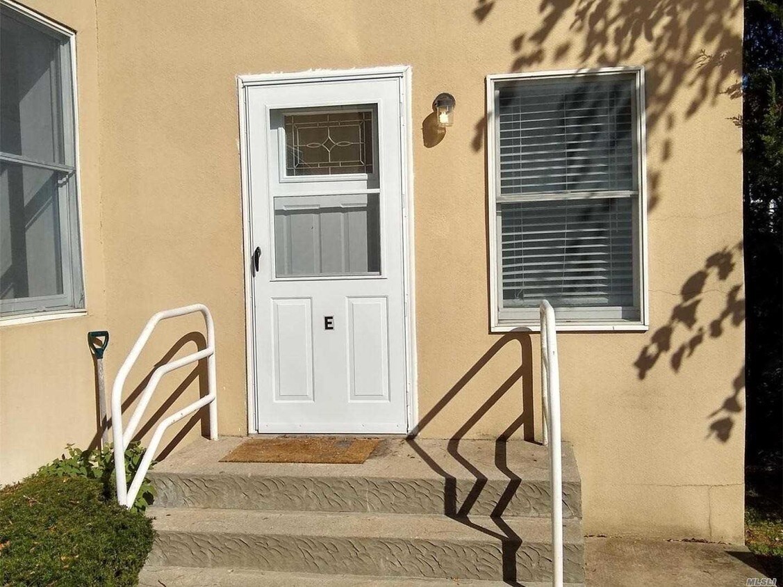 Primary Photo - 408 S Strong Ave