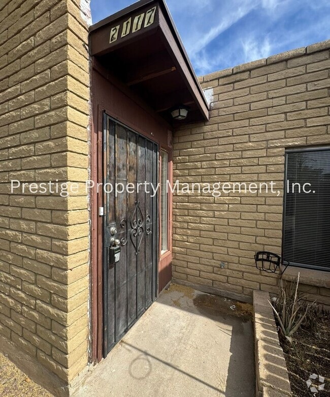 Building Photo - 2115-2117 N Bell Ave