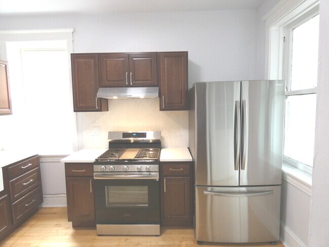 Building Photo - 1461 W Foster Ave