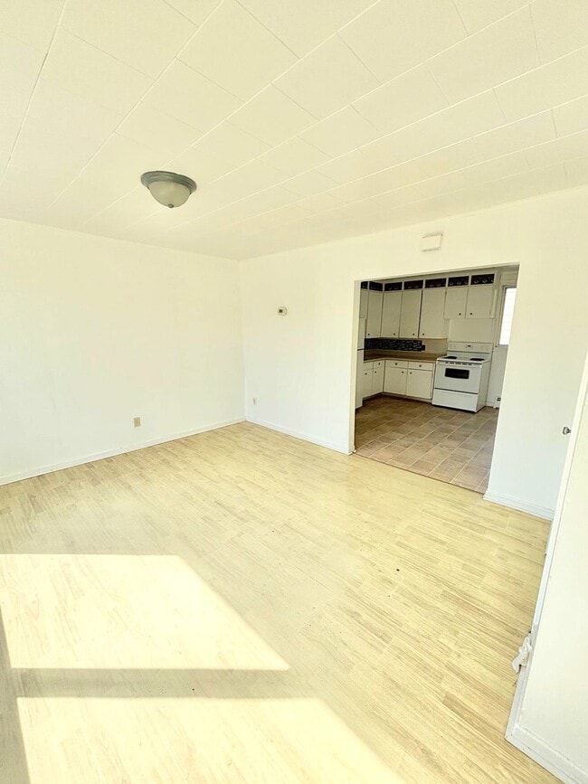 Building Photo - 102 Embleton Ave