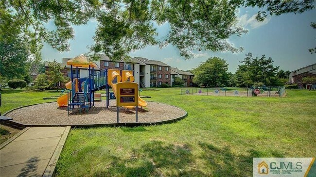 Foto del edificio - 433 Danbury Ln