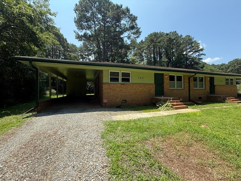 Foto principal - 725 Locust Ln