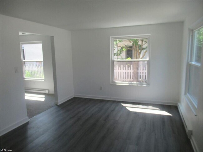 Foto del edificio - 173 Forest Blvd