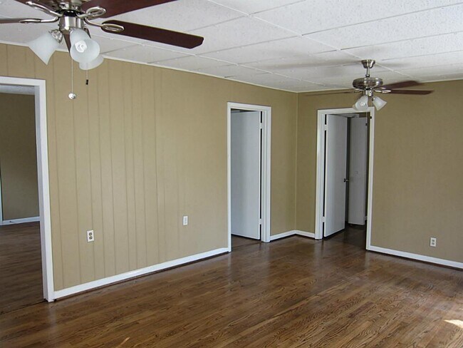 Building Photo - 2726 Sinclair St