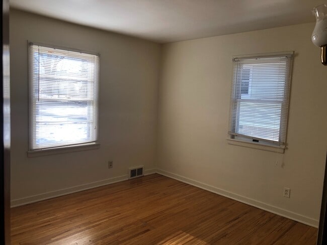 Building Photo - Three Bedroom Home in Quiet NE Rochester M...