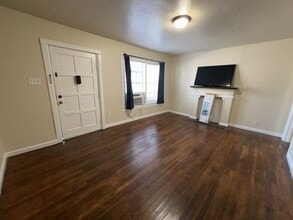 Building Photo - 1552 Lombardy St