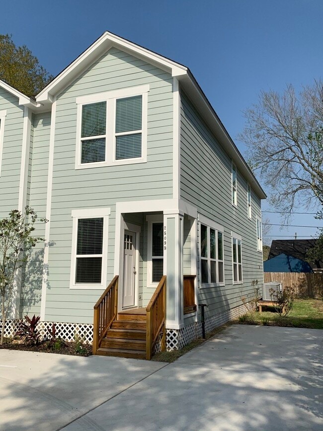 Building Photo - 2509 S Grand Blvd