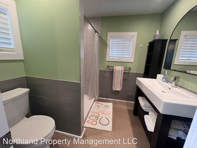 Foto del edificio - 2 br, 1 bath House - 863 E. Eighth St