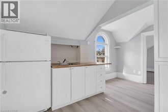 Building Photo - 57 Beverly St