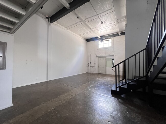 Building Photo - Harwood Lofts