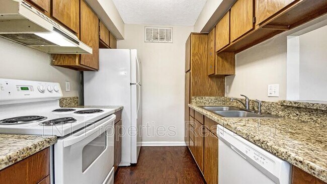 Foto del edificio - 4441 Old College Rd