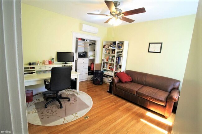Foto del edificio - In-Unit Washer and Dryer, Heat, Hot Water Included, Parking for Rent, Eat-in Kitchen
