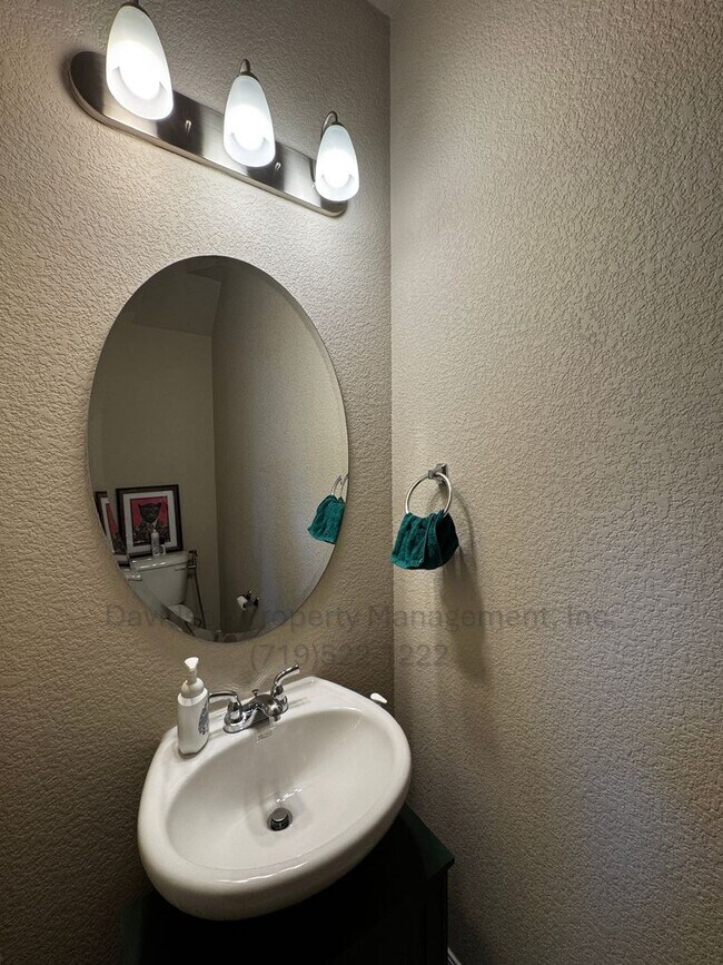 Foto del edificio - Stunning 3 Bedroom Townhouse Located in No...