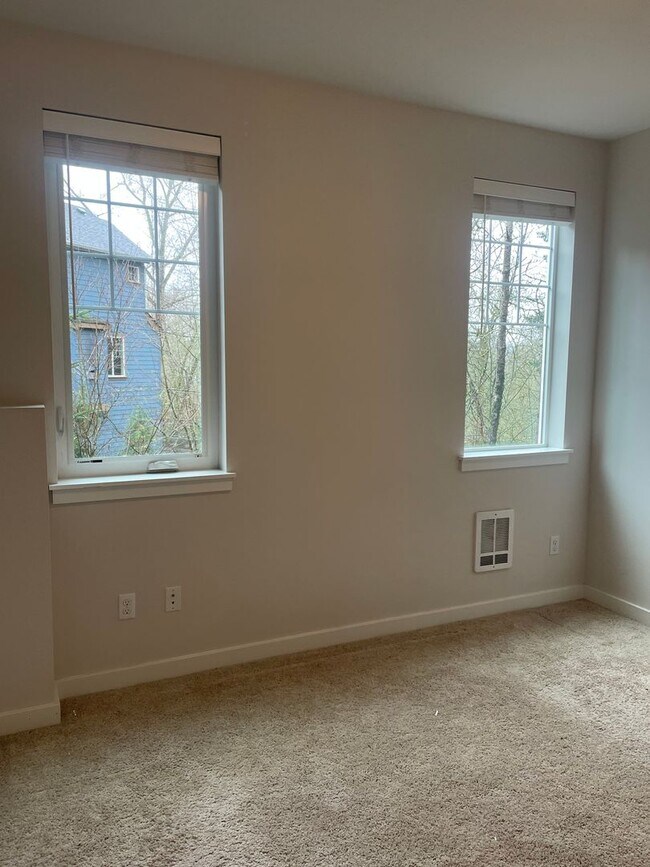 Foto del edificio - 2 bed/1 bath in Southeast Redmond