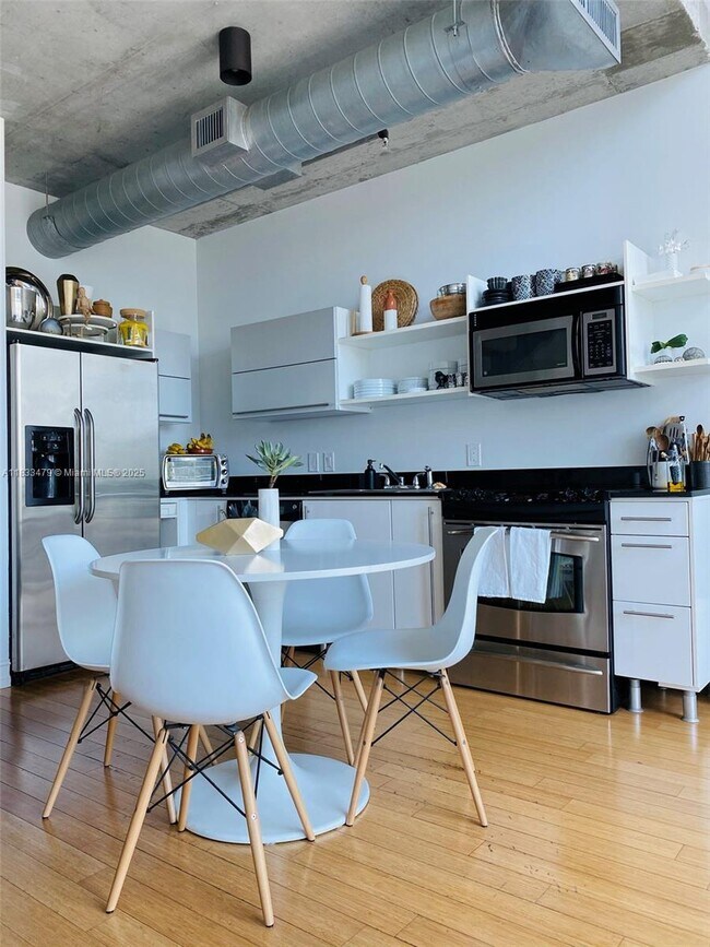 Foto del edificio - 690 SW 1st Ct