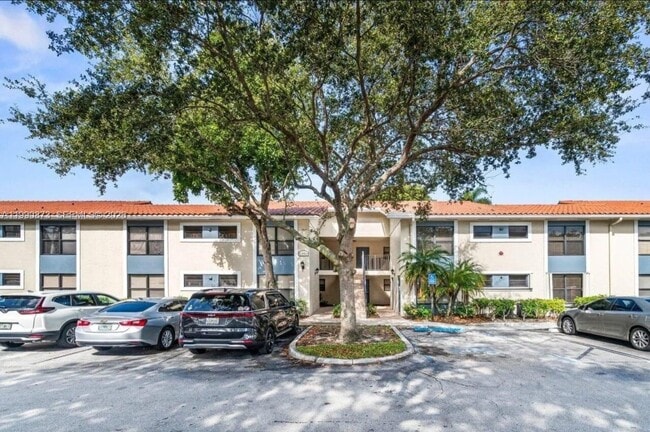 Building Photo - 1495 Lake Crystal Dr