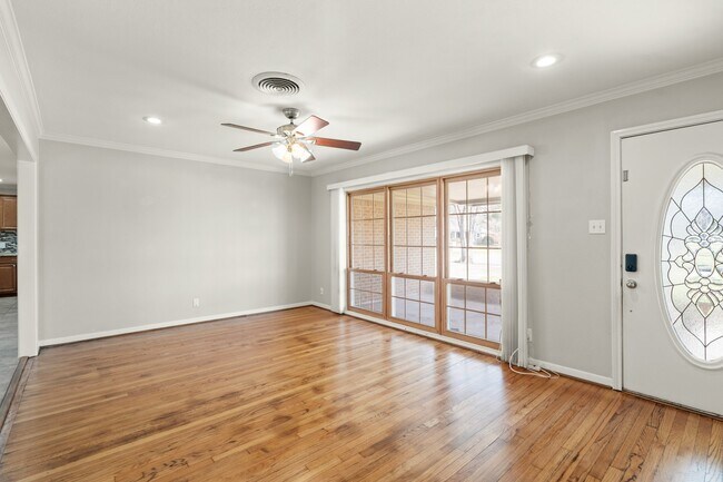 Foto del edificio - 1411 Conrad Sauer Dr