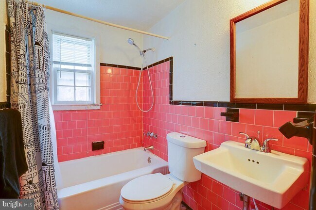 Building Photo - 505 Umbra St
