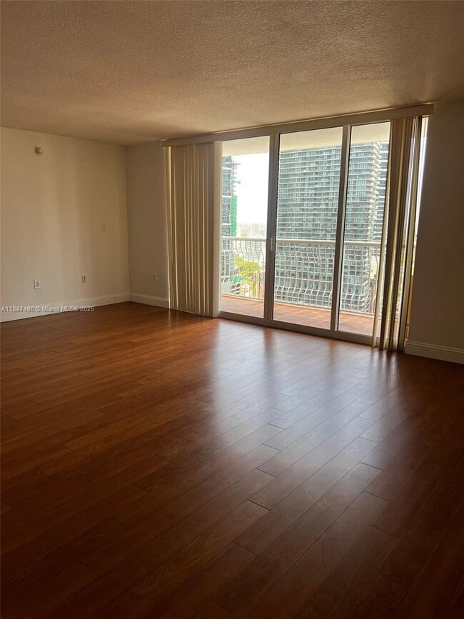 Foto del edificio - 1200 Brickell Bay Dr