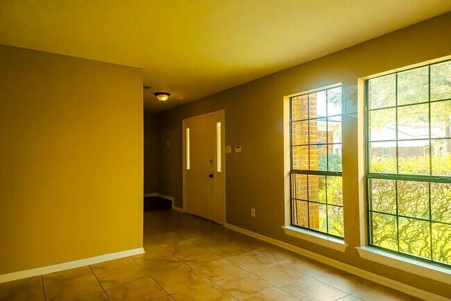 Building Photo - 14211 Oak Chase Dr