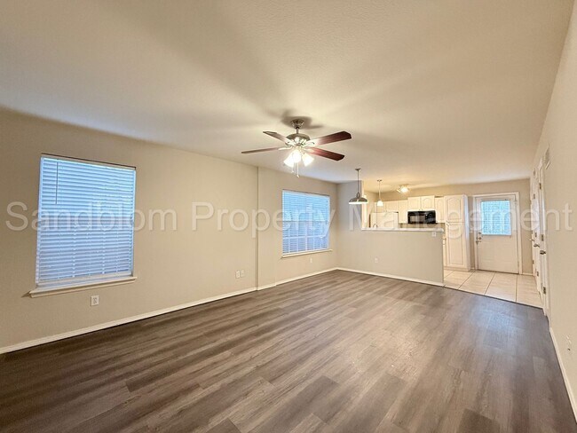 Foto del edificio - 4031 Rawson Rd
