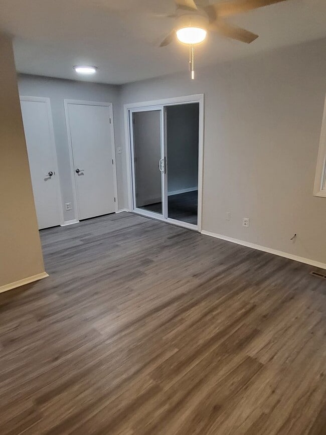 Building Photo - WELLINGTON OAKS