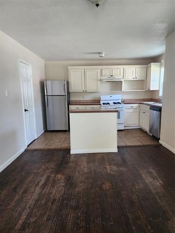 Building Photo - 200 W Armstrong Ave