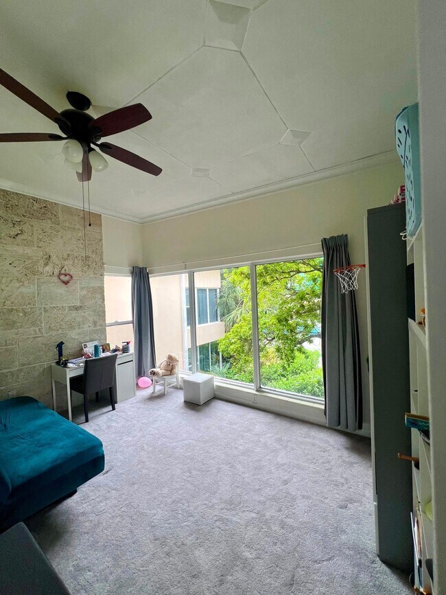 Foto del edificio - 9400 E Bay Harbor Dr