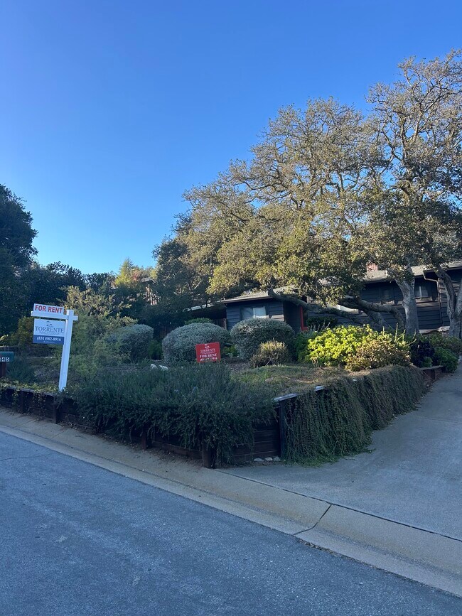 Foto del edificio - 6845 Lakeview Dr