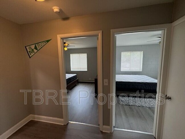 Building Photo - 1528 6th Ave