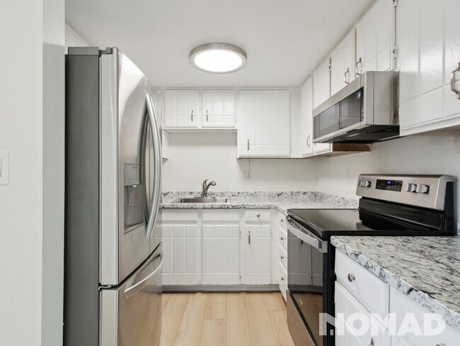 Building Photo - 5 bed 3.5 Townhome in Central Boulder