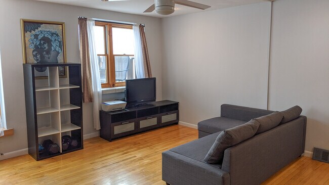 Sala de estar - 1017 N 4th St