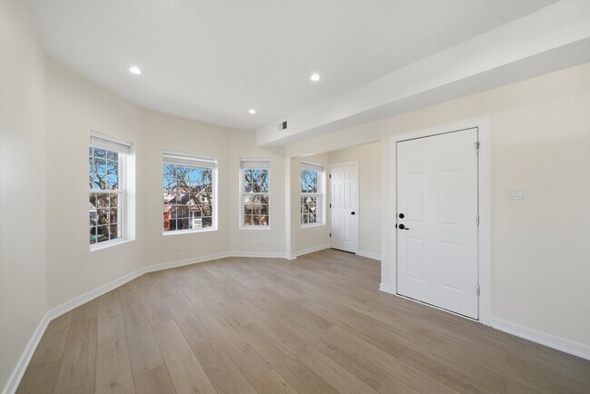 Foto del edificio - 4957 W Superior St