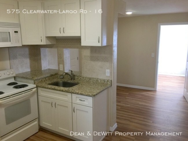 Building Photo - 575 Clearwater Largo Rd