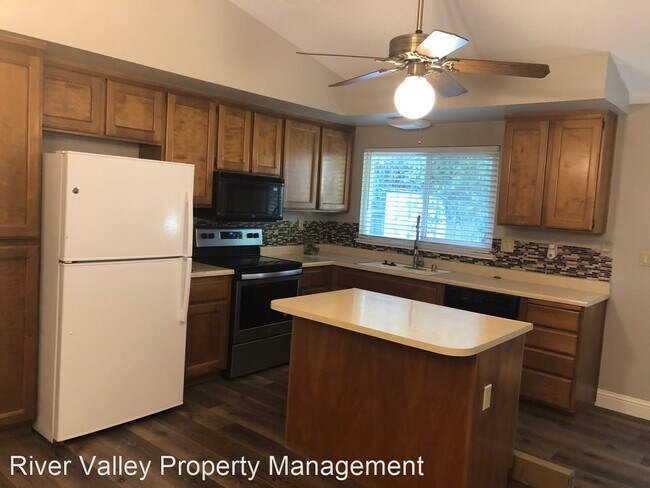 Building Photo - 3 br, 2 bath House - 2 Evora Court