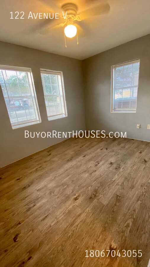 Building Photo - Handyman Special $99 Move in + Admin Fee /...
