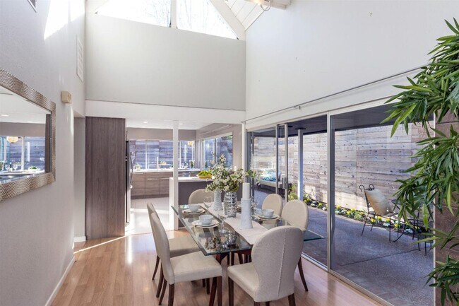 Foto del edificio - Bright and Airy Sunnyvale Home with Updated Bathrooms and Private Yard