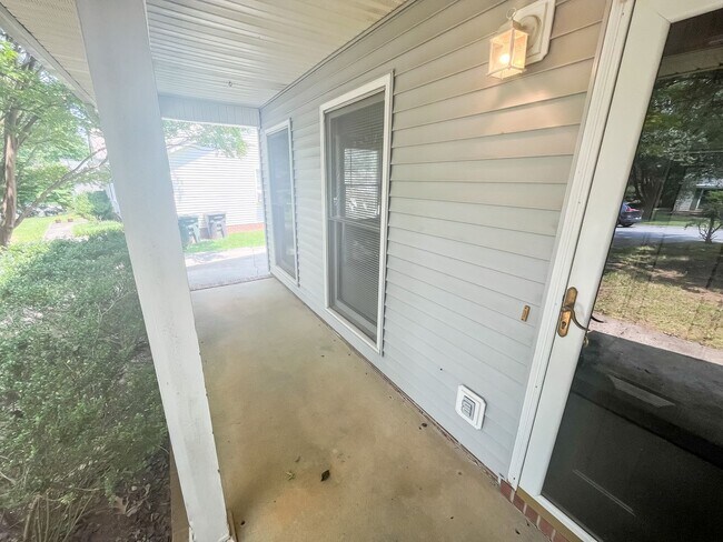 Building Photo - 3 bedroom, 2 bathroom ranch style home in Greensboro, NC